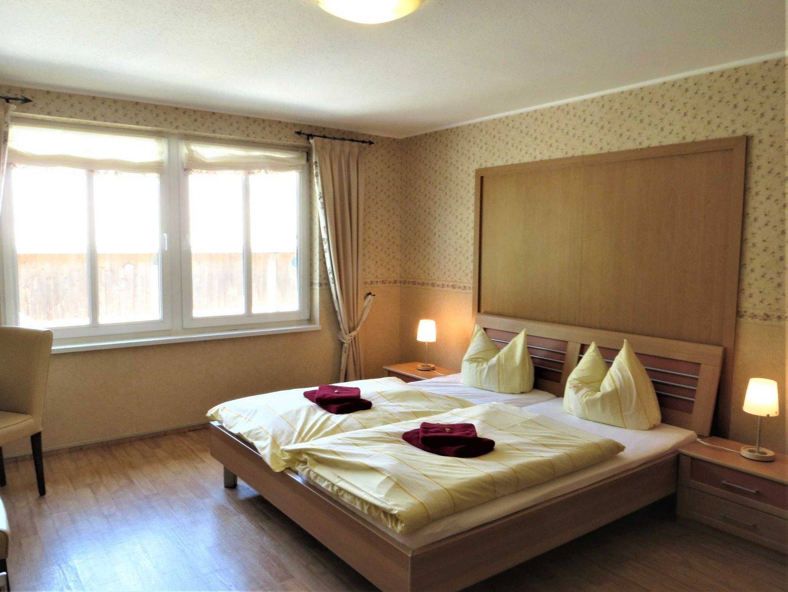 Double room with a large window